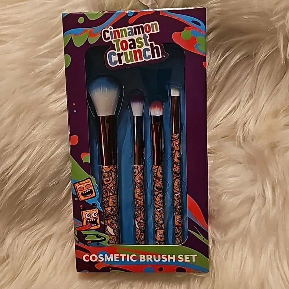 Cinnamon Toast Crunch 4 Piece Cosmetic Brush Set